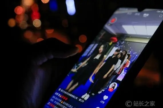 快手为何老显示两个手机号登录过,?